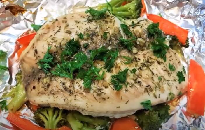 Запеченная рыба в духовке в фольге: рецепты с овощами