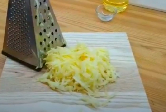 Как очень вкусно пожарить картошку на сковороде?