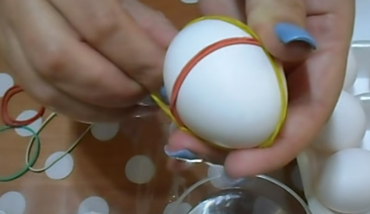Как красиво покрасить яйца на Пасху своими руками в домашних условиях?