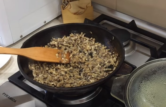 Жульен с грибами и курицей в духовке - самые вкусные рецепты