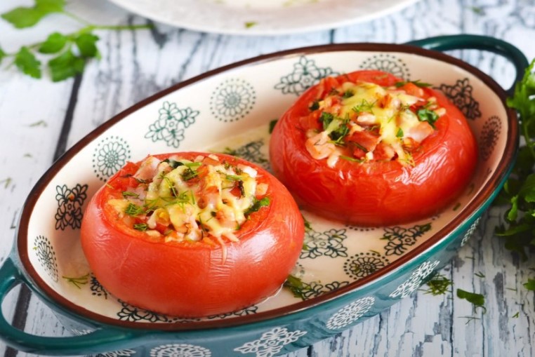 farshirovannye pomidory s vetchinoy i syrom 3