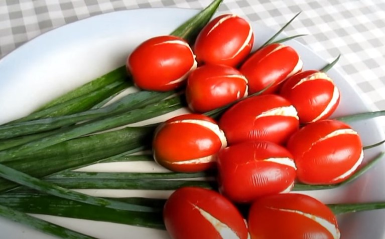 Фаршированные помидоры на праздничный стол: 6 простых и вкусных рецептов
