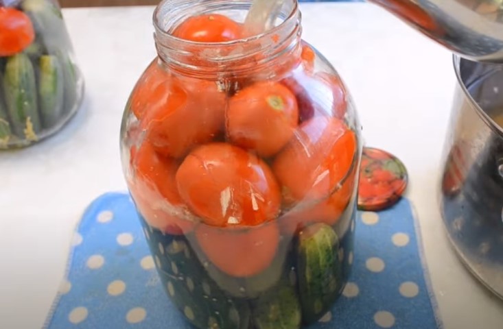 assorti iz ogurcov i pomidorov 9