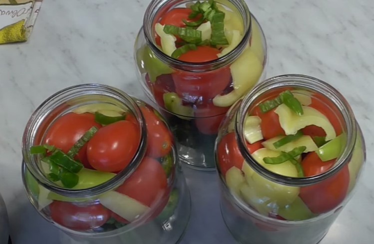 prostoy recept assorti iz ogurcov i pomidorov 4