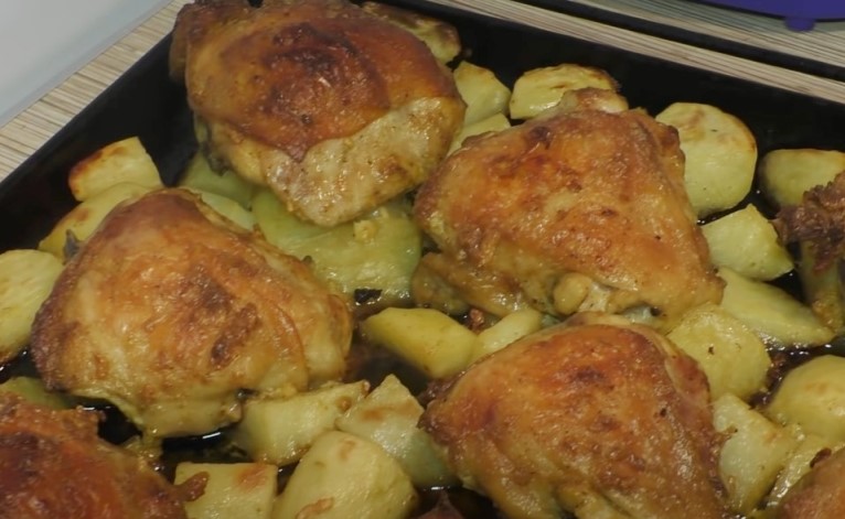 Картошка с курицей в духовке: как сделать сочной и вкусной?