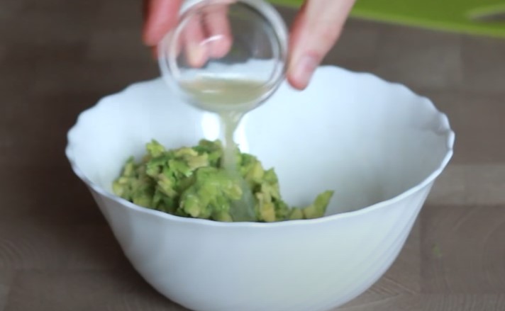 Простые салаты из авокадо на скорую руку