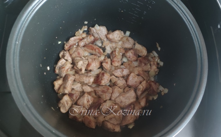 Рис со свининой в мультиварке Редмонд